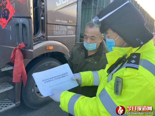 開辟綠色通道保障應(yīng)急和民生物資運輸車輛通行暢通(3)(1)(1)(1)1085.png