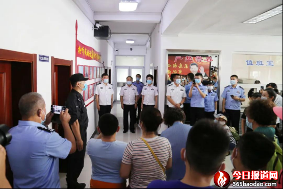 巡特警支隊(duì)組織開展向人民報(bào)告暨警營開放日活動86.png