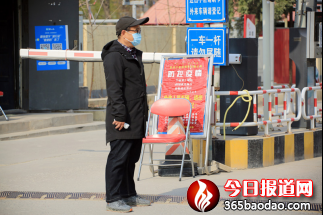 天津?yàn)I海高中教師參與社區(qū)志愿服務(wù)并創(chuàng)作抗疫詩(shī)詞196.png