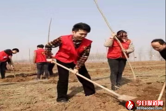 德藝雙馨藝術家梁峰的好人之路(9)619.png