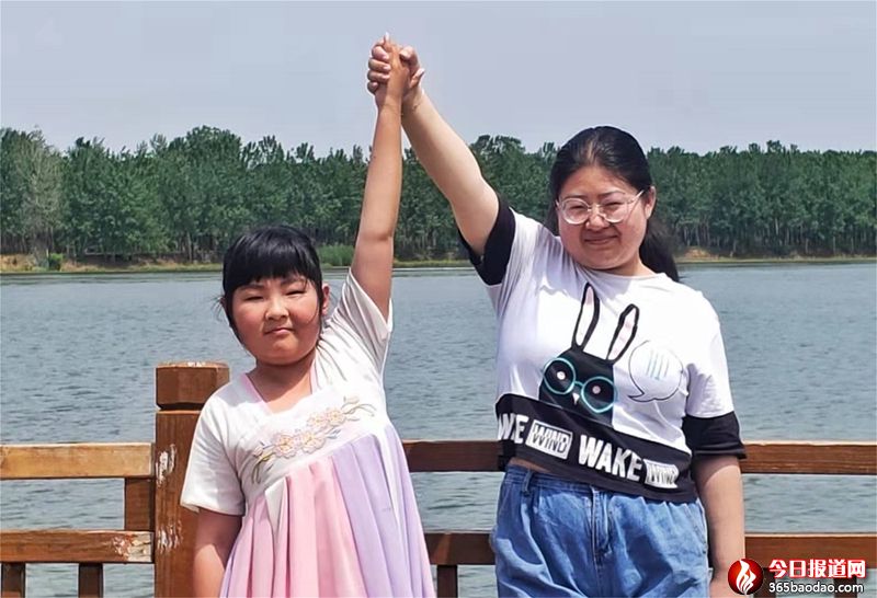 3姐妹親密無(wú)間 (1).jpg
