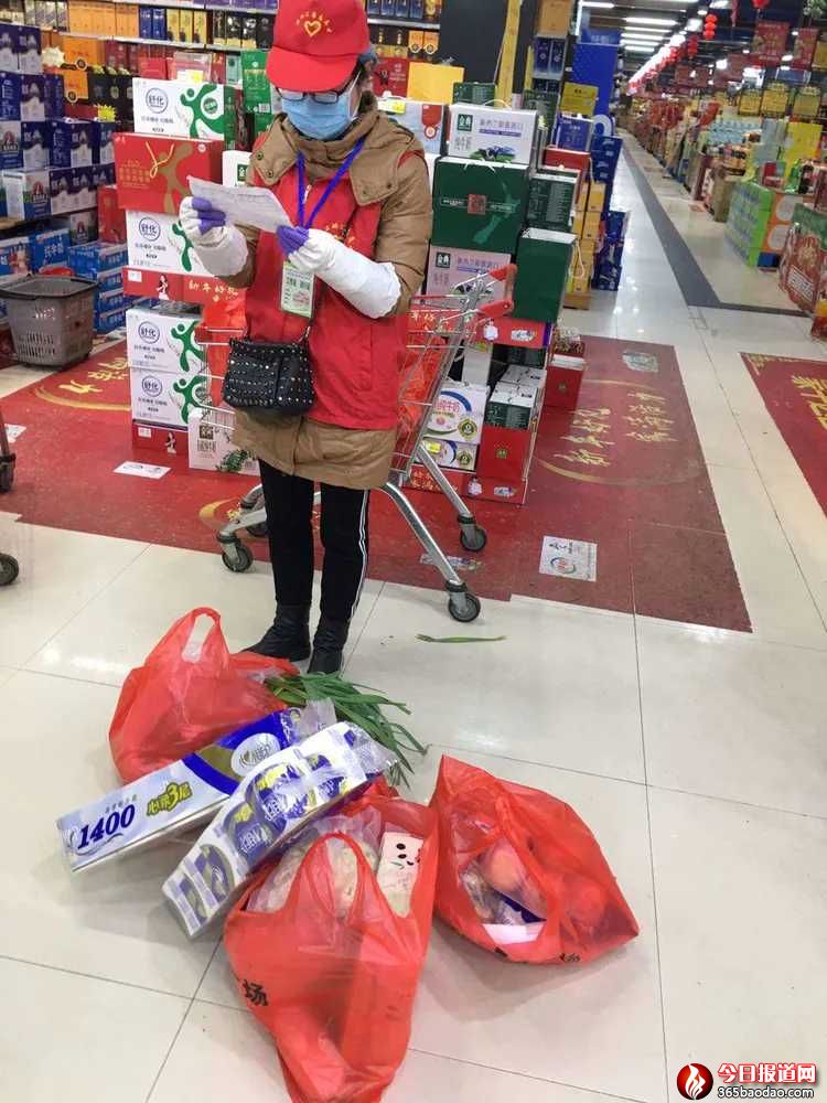 商場(chǎng)選購物資.jpg